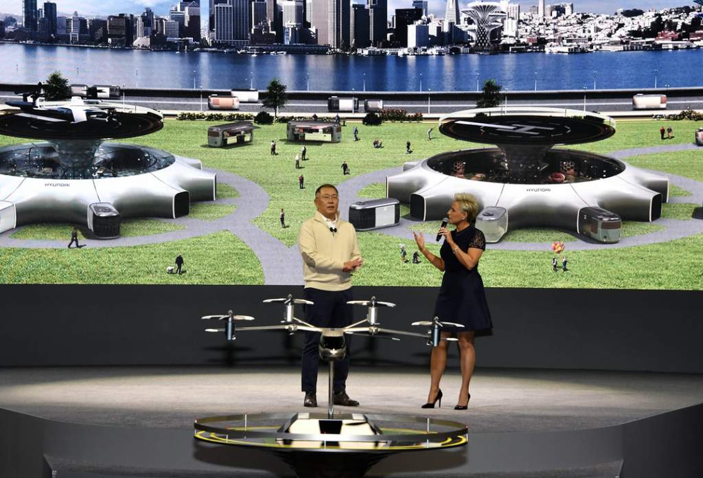 laura hosts the hyundai press conference at CES 2020